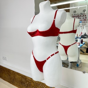 Ensemble soutien-gorge et string en satin sans bonnets image 10