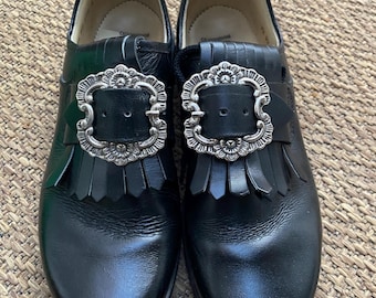 Zapatos folclóricos/tiroleos de piel con hebilla vintage – Talla 40.5