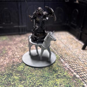 Resin Pferdehalterung Pferd mit Steckplatz: DnD RPG Tabletop (28 mm-32 mm)