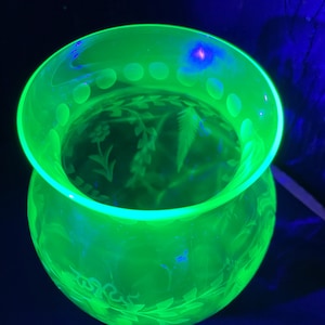 Uranglas Vase