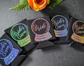 Enfriadores de latas para el aquelarre de la novia / fiesta nupcial / enfriador de latas / boda de Halloween / despedida de soltera / aquelarre de brujas / boda de brujas / boda de otoño / baile