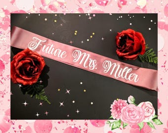 Banda personalizada para futura señora. Tu etapa aquí. Banda malva para despedida de soltera. Despedida de soltera, regalo. Futura señora.