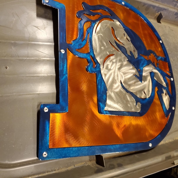 Denver Broncos "D"-logotyp i metall väggkonst