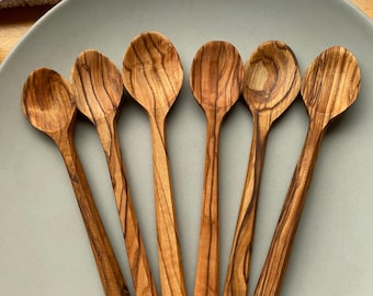 Cuchara de té de madera de olivo: decoración rústica para la cocina, regalo orgánico (12 cm)