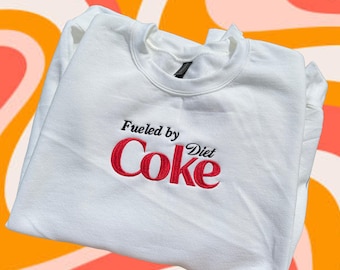 Felpa ricamata con scritta "Fueled by Diet Coke"