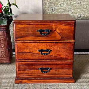 Vintage Japanese Wooden Mini Tansu Chest – 3-Drawer Traditional Storage Cabinet – Wabi-Sabi Decor