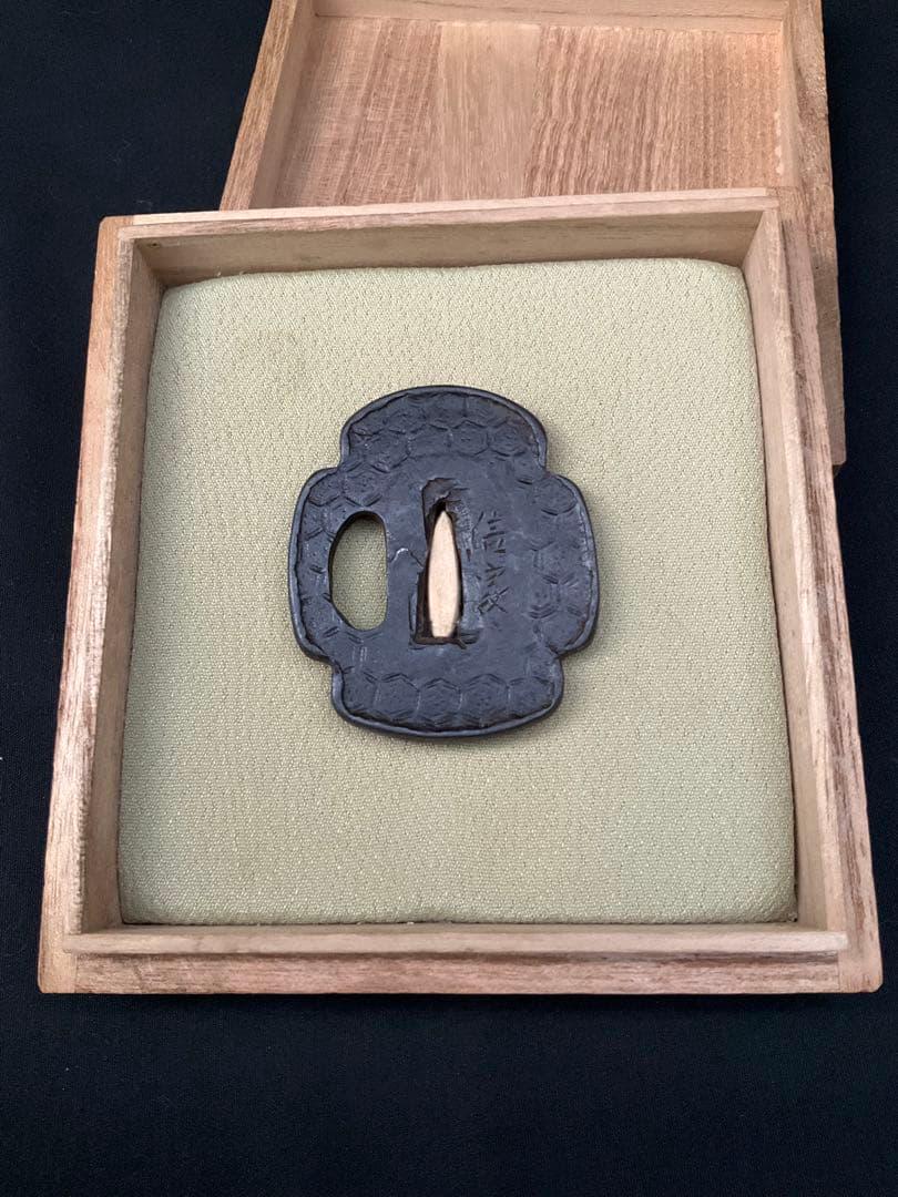 刀剣 鐔（つば）鉄 シンプル丸型 鉄 侍 骨董 ヴィンテージ Iron tsuba