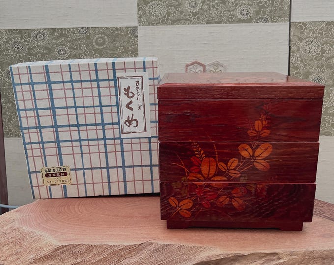 Vintage Japanese Wooden 3-Tier Bento Box “Mokume” by Kodai Hagino – Flower Pattern, Showa Era Retro Jubako with Box