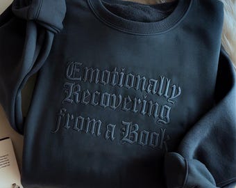 Bluza z haftem "Emocjonalnie dochodzę do siebie po przeczytaniu książki", zabawny okrągły dekolt do czytania, koszulka dla miłośników książek, koszulka dla miłośników książek, koszulka dla miłośników książek