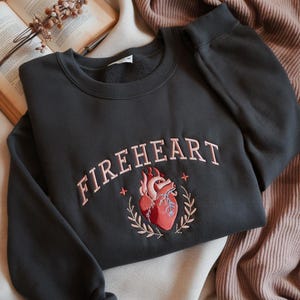 Geborduurd Fireheart-sweater, to Whatever End-shirt, SJM-merchandise geborduurd, shirt van glastroon, shirt You Don't Yield, shirt Velaris