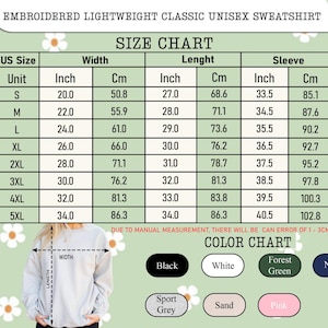 Puede incluir: Una tabla de tallas para una sudadera unisex cl&aacute;sica ligera bordada. La tabla incluye medidas en pulgadas y cent&iacute;metros para el ancho, largo y largo de manga, desde la talla S hasta la 5XL. Las opciones de color incluyen negro, blanco, verde bosque, azul marino, gris deportivo, arena y rosa.