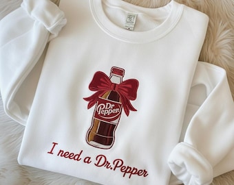 Sudadera bordada "Necesito un Dr. Pepper", sudadera de Dr. Pepper, suéter para amantes de las bebidas dietéticas, suéter con refrescos, regalo para fanáticos de Pepper