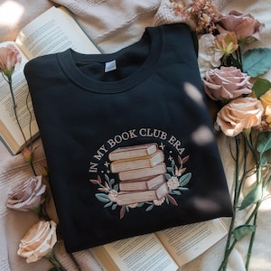 Maglietta ricamata del club del libro, maglietta del club del libro estetica vintage, maglietta ricamata dell'era del mio club del libro, nell'era della mia lettura, maglietta per gli amanti dei libri