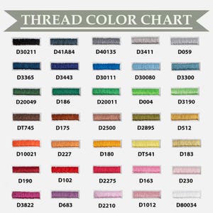 Puede incluir: Una carta de colores de hilo con una variedad de colores, cada uno etiquetado con un c&oacute;digo &uacute;nico. La carta incluye tonos de azul, verde, marr&oacute;n, naranja, rojo, rosa y amarillo. El texto "THREAD COLOR CHART" est&aacute; en la parte superior.