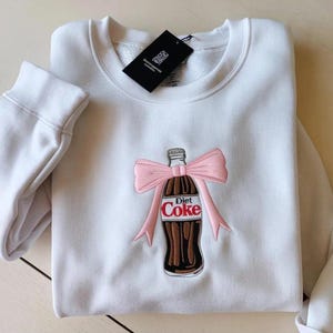 Moletom bordado com laço rosa Diet Coke, Moletom Diet Coke, Moletom Coca-Cola, Suéteres Diet Coke, Moletom engraçado, Presente para amantes de Diet Coke