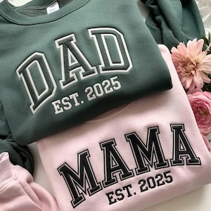 Personalized Mama & Dad Embroidered Sweatshirt, Mama Sweatshirt, New Mom Gifts, Mom Sweatshirt, Mother Day Sweatshirt, Father&#39;s Day Gift