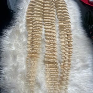 613 fasci di capelli ricci biondi birmani fino a 40"