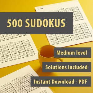 Puede incluir: Un fondo amarillo con un rectángulo gris que dice "500 SUDOKUS" en letras amarillas.  Debajo del rectángulo hay tres páginas de Sudoku con el texto "Sudoku 302" y "Solución Sudoku 374" visible.  Una taza amarilla está en la esquina inferior derecha de la imagen.  El texto "Nivel medio", "Soluciones incluidas" y "Descarga instantánea - PDF" es visible en la esquina inferior derecha de la imagen.