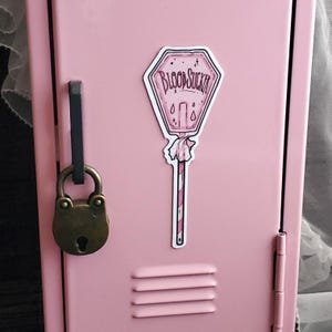 Blood Sucker Lollipop Magnet – Vampire Candy Fridge Magnet – Creepy Cute Goth Decor – Spooky Sweet Blood Pop - Pastel Goth - Creepy Kawaii