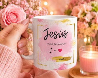Kristen mugg med Johannes 3:17-design (PNG) "Jesus är min Frälsare" bibelvers 340 g och 473 g storlekar rosa och guld sublimeringsdesign.
