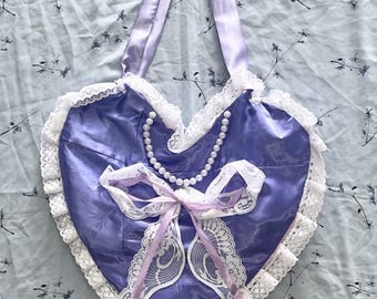 Bolso de satén morado con forma de corazón hecho a mano: bolso de hombro con encaje y perlas