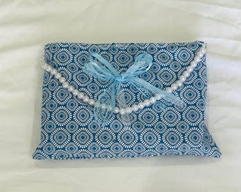 Funda floral hecha a mano para Kindle/tablet: funda de algodón con encaje