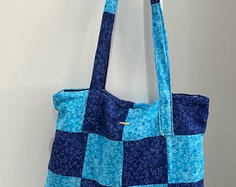 Bolso tote de algodón patchwork hecho a mano: diseño de cuadros azules