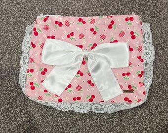 Funda de libro Cherry, hecha a mano en algodón, para Kindle/tableta, con encaje y lazos