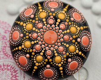 Medium dot mandala stone for home and table decor, gifts for her/mom, meditation and mindlfulness, napkin/paper weight. Painted rock