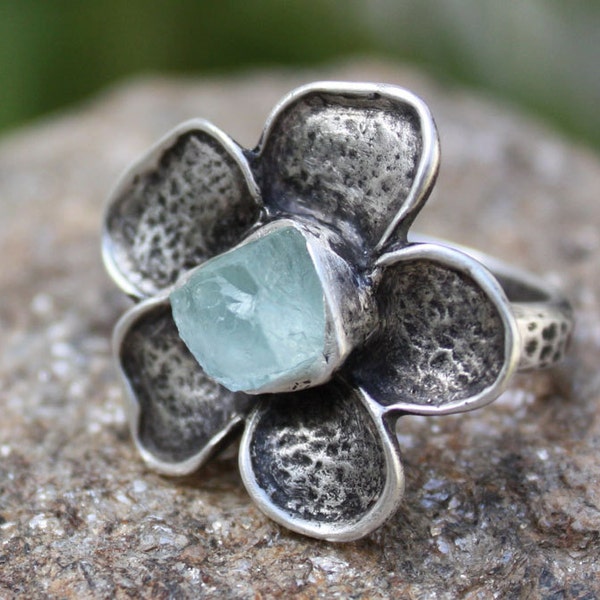 Aquamarine flower ring