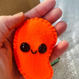 Mini plush Bean, Baked Bean gift, kawaii letterbox gift, personalised gift, Hug in a box, Cute little bean, Baked Bean in a box, Pocket hug immagine 6