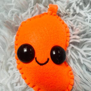 Plush Baked Bean Buddy Keyring: Kawaii Felt Foodie Gift, cute bag clip, baked bean gift, kids backpack charm - kawaii keyring