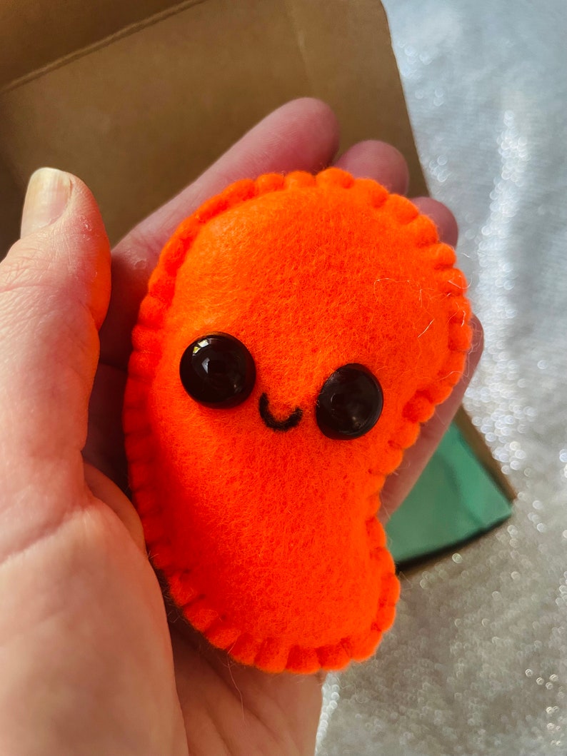 Mini plush Bean, Baked Bean gift, kawaii letterbox gift, personalised gift, Hug in a box, Cute little bean, Baked Bean in a box, Pocket hug immagine 3