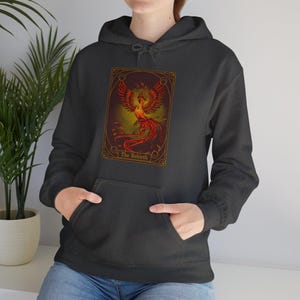 Dark Heather Hoddie Phoenix Tarot Sweat à capuche The Rebirth Firebird Sweat à capuche gothique spirituel pour la transformation et l'esthétique sorcière