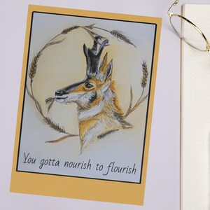 Cartolina artistica rustica con cervo, cartolina ispiratrice sulla natura, stampa estetica sulla fauna selvatica, cartolina motivazionale con animali, regalo ecologico