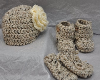 Baby Hat, Mittens and Booties in size 0-6 months