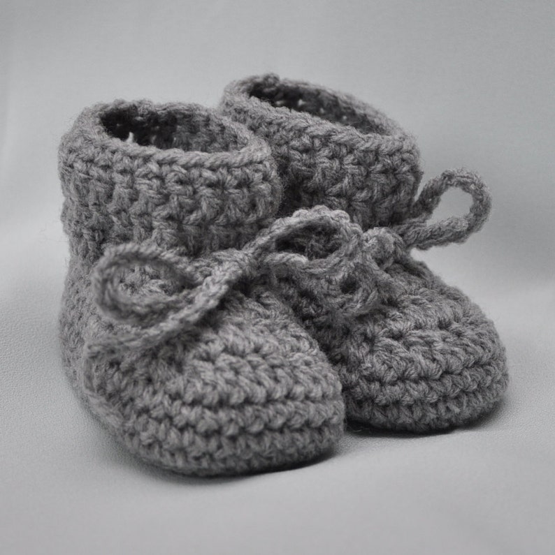 Baby Booties Booties that Stay On in Gray image 3
