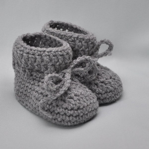 Baby Booties - Stiefelchen die an bleiben in Grau