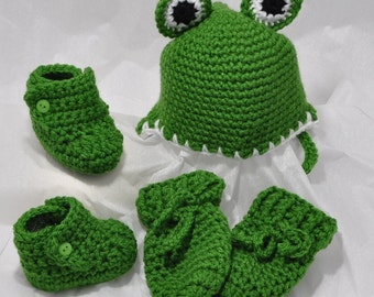 Frog Hat, Mittens and Booties  Size 0 to 6 months