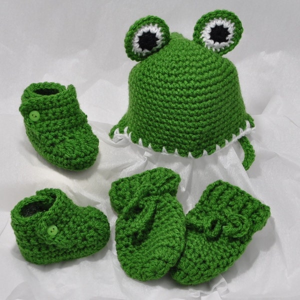 Frog Hat, Mittens and Booties  Size 0 to 6 months