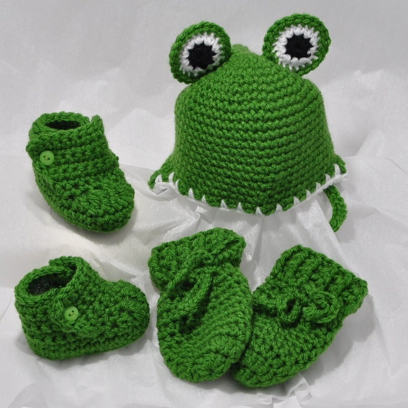 Frog Hat, Mittens and Booties Size 0 to 6 months image 1