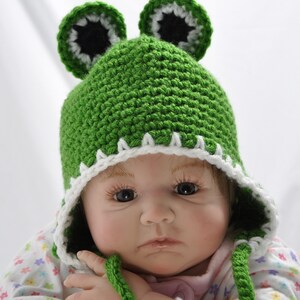 Frog Hat, Mittens and Booties Size 0 to 6 months image 4