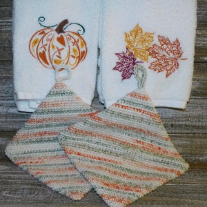 Cotton Potholders with matching embroidered Towels, Hot Pad, Kitchen Towels