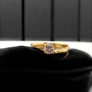 Vintage Diamond Round Brilliant Solitaire Ring in 14K Gold – Engagement Ring, Sparkling VS1 Diamond, Timeless Luxury Jewelry, Gift for Her