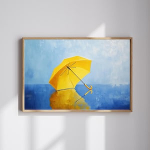 Könnte beinhalten: Gerahmtes Gemälde, das einen gelben Regenschirm zeigt, der auf einer reflektierenden blauen Oberfläche geöffnet ist. Der Schirmgriff ist gebogen, und seine Reflexion spiegelt seine Form wider. Der Hintergrund ist eine Mischung aus Blautönen.