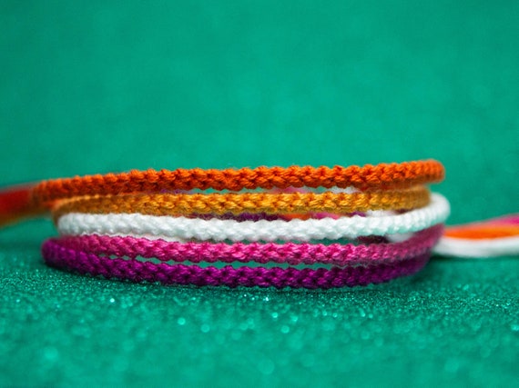 How to make a spiral bracelet: forward knot friendship bracelet - Twitchetts