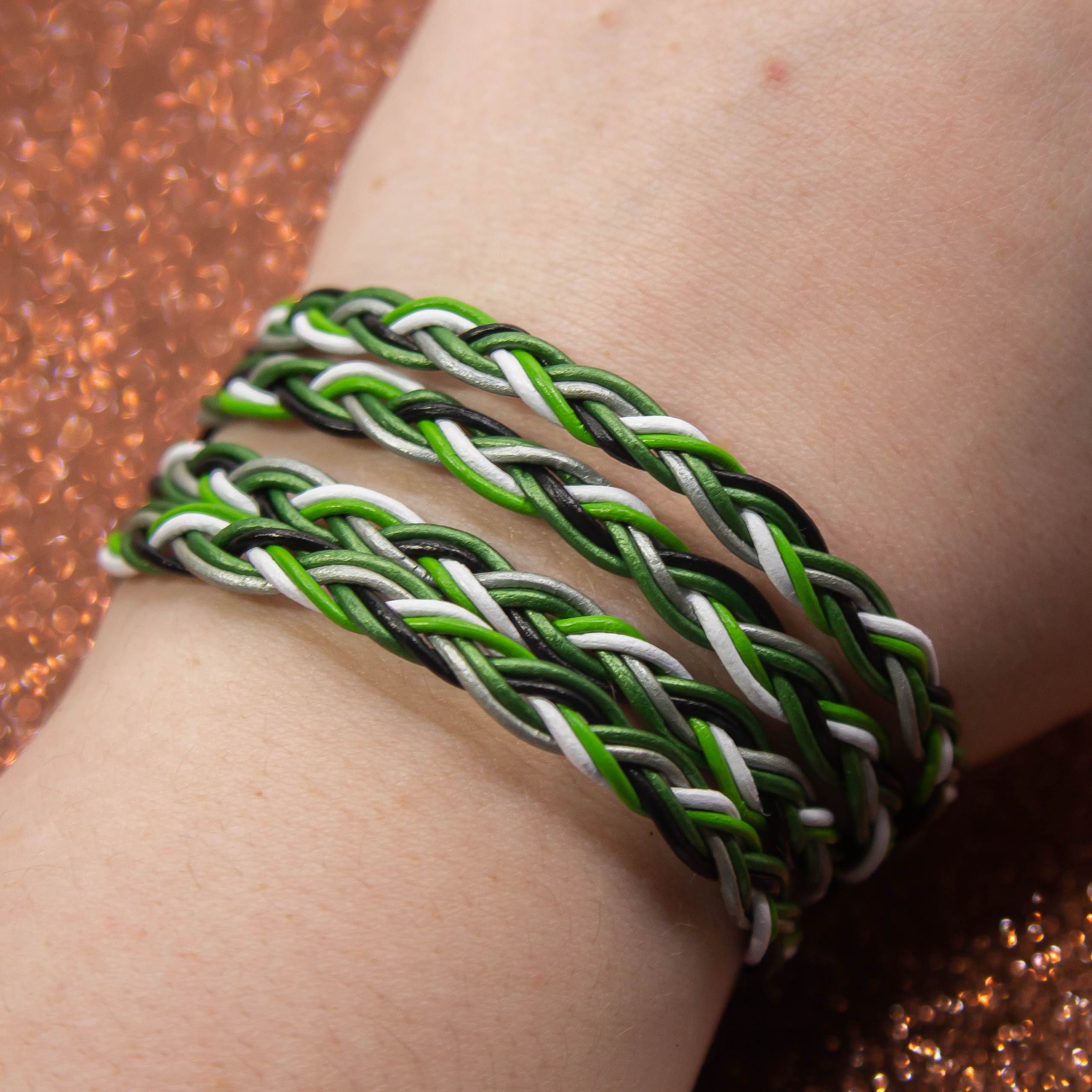 Bracciale in pelle intrecciata nera con chiusura magnetica BRL0237