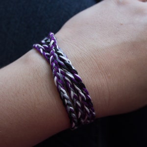 Bransoletka pleciona z motywem aseksualizmu: LGBTQIA Ace Friendship Wrap