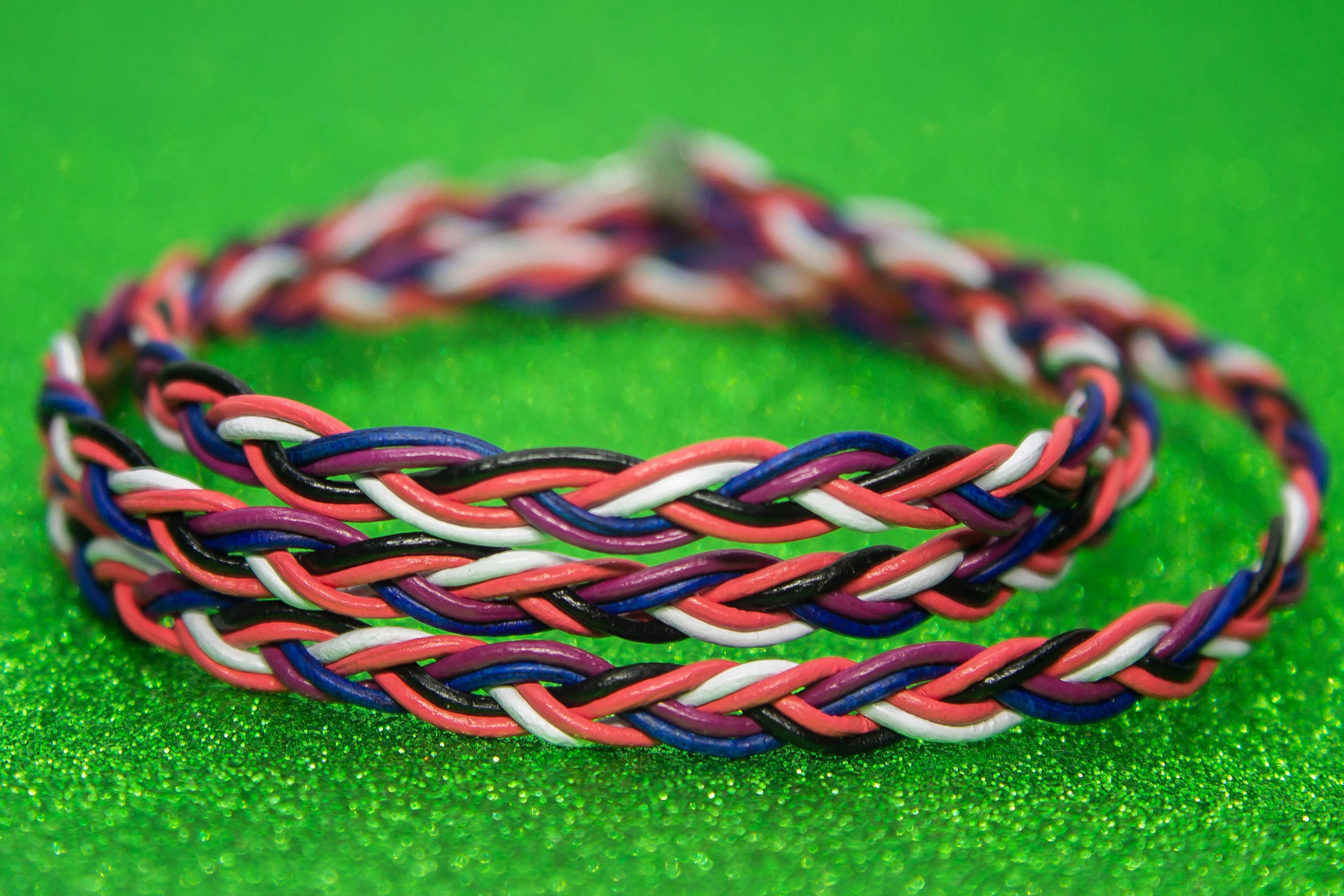 BodyJewelryonline Bracciale In Pelle Intrecciata Nera Con Chiusura Magnetica Arcobaleno - 8 Pollici - Gay Pride - Ipoallergenico - 2