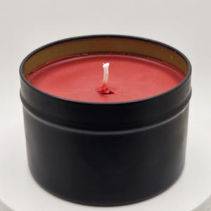 Baldur&#39;s Gate 3 inspired candle, Campfire scent, BG3 fan gift, Karlach inspired scent.